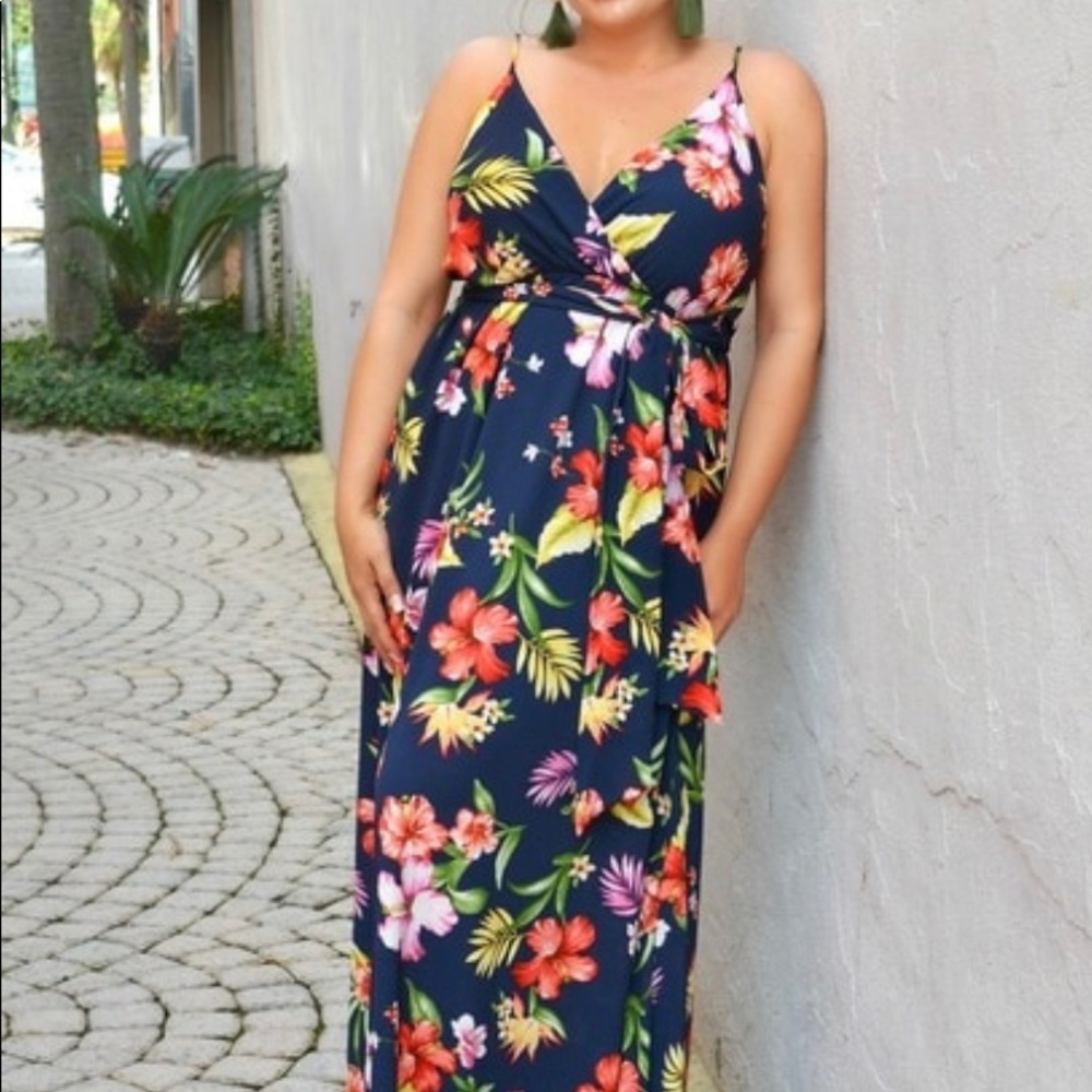 Navy floral maxi size 20/22